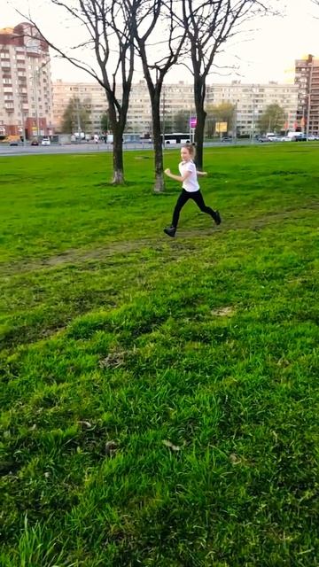 Прыжок в шпагат 🤗 смотреть онлайн