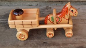 Русская народная игрушка из дерева.