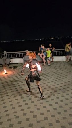 #Анапа. Огненное шоу на Набережной Анапы каждый вечер. Танцы с огнем в Анапе, экстремальное шоу.