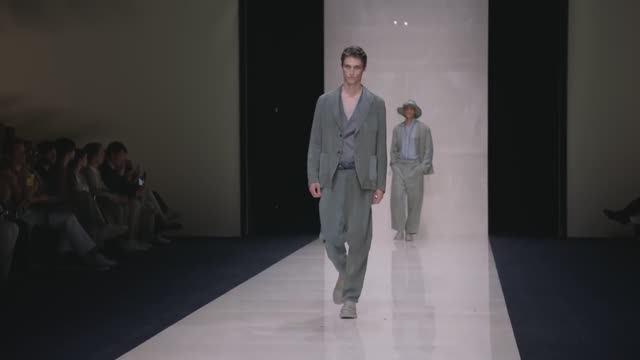 Показ мужской коллекции Giorgio Armani весна-лето 2025