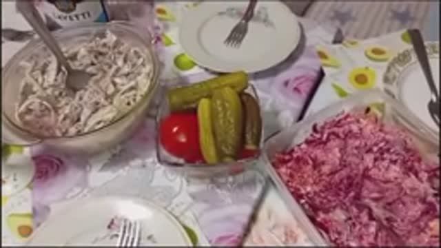 26.11.24г. Сходила на день рождения! Вкусные салатики от сестры 💥 смотреть онлайн