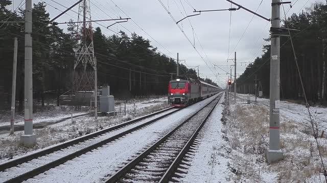 Электровоз ЭП20--047 (ТЧЭ-6) со скорым поездом №063Й/064Й Самара - Санкт-Петербург.