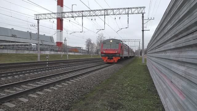 Электропоезд ЭД4М-0462 (ТЧПРИГ-7) скорый пригородный поезд "PЭКС-экспресс" №7124 Москва - Раменское.