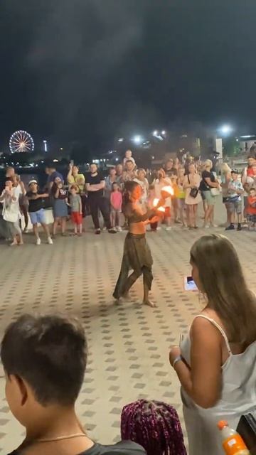 Анапа влог 10 июля 2021 г. Вечерняя прогулка по Анапе. Уличные артисты на Набережной Анапы.