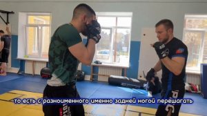 3 комбинации из ударов и бросков в ММА.