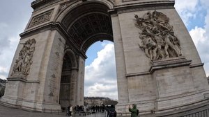 Пешеходная экскурсия по Парижу: Триумфальная арка, Лувр