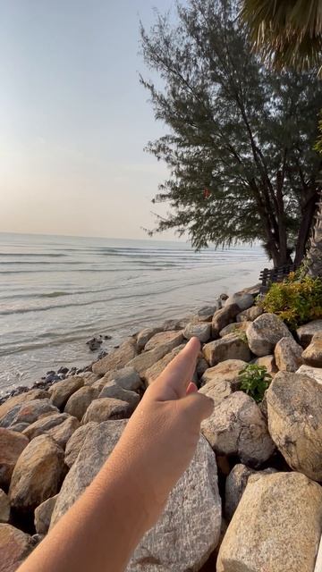 Прилив. Обзор. Пляж в Хуа Хине.