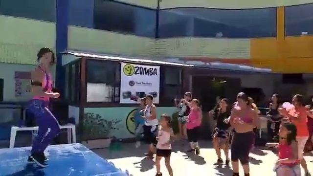 Duele el Corazon - Enrique Iglesias ft. Wisin [Coreografia de Zumba® Brasil] смотреть онлайн