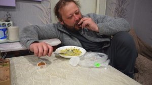 распаковка подарков Милый котенок вкусно кушает Ужин и комментарии