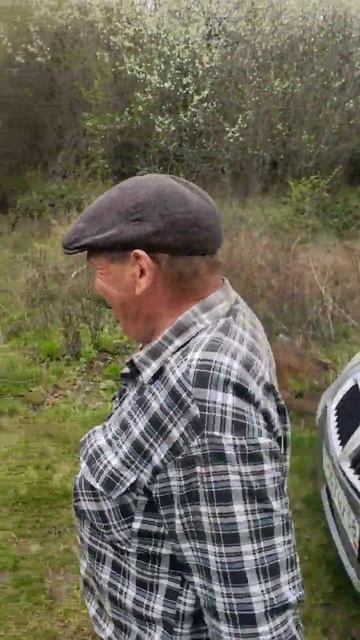 Ставим раколовку в деревне в нашем пруду/ Ловля рака на сало смотреть онлайн