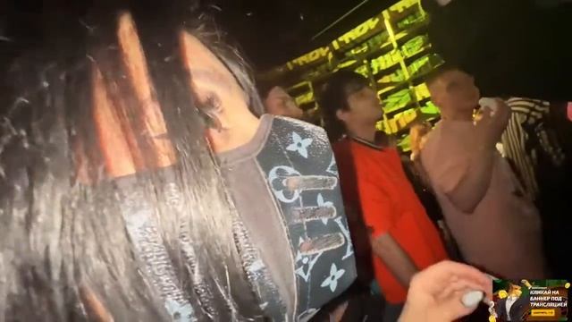 PinQ ОПЯТЬ ЗАЖАЛ ДЕВОЧКУ смотреть онлайн