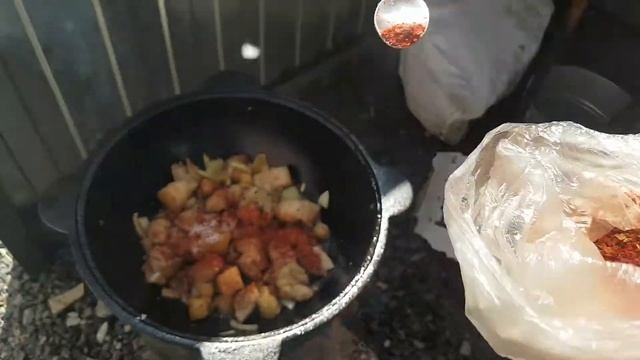 Мясо с картошкой в казане смотреть онлайн