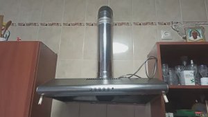 Воробьи забрались в кухонную вытяжку. Как заканчивают свою жизнь воробьи.
