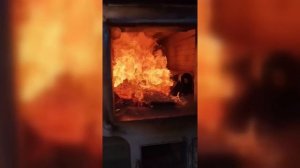 Горение пиролизных газов в реакторе машины по производству древесного угля