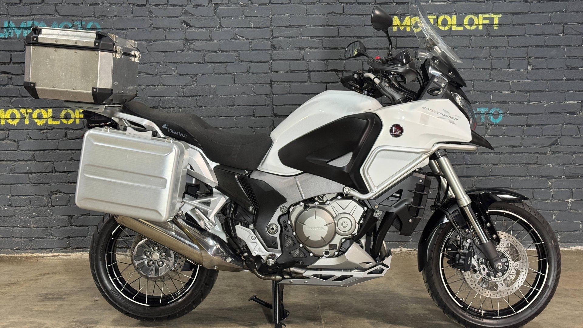 Honda VFR1200X смотреть онлайн