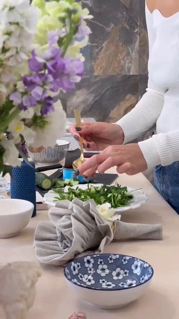 Салат с белой фасолью, артишоком и консервированным тунцом #рецепты #рецепт