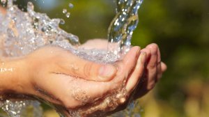 Бурение скважины на воду вручную - абиссинская скважина.