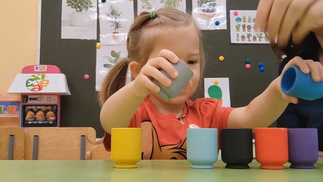 7 игра перекати шарик из стаканчика в стаканчик