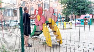 117 Переехали в Россию Получили НАПРАВЛЕНИЕ В ДЕТСКИЙ САД.  Радости нет ВЕСЬ ДЕНЬ КРАСИТ.