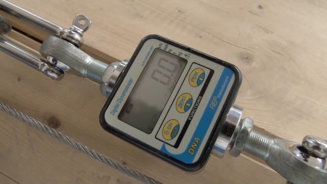 Esecuzione prova di trazione a 5 KN su linea vita flessibile UNI EN 11578 tipo C смотреть онлайн