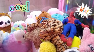 Достаем игрушки из одного автомата Хватайка в течение дня.