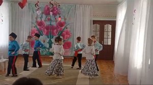 Танец в детском саду на 8 марта