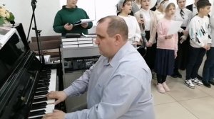 Буду жить под защитой Твоих крыл / подростки
