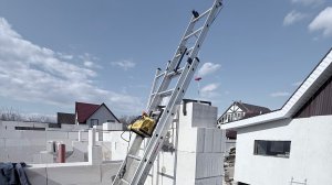 Кран для подъема газоблока из лестницы, в разы облегчает работу.