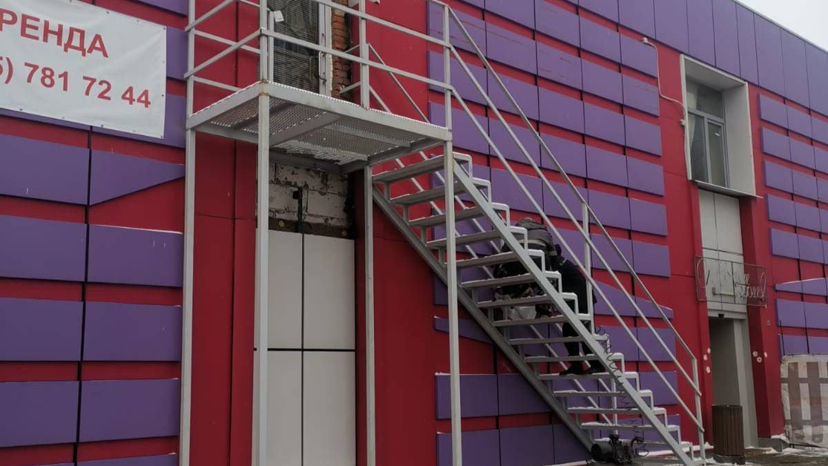 Пожарная лестница для ТЦ смотреть онлайн