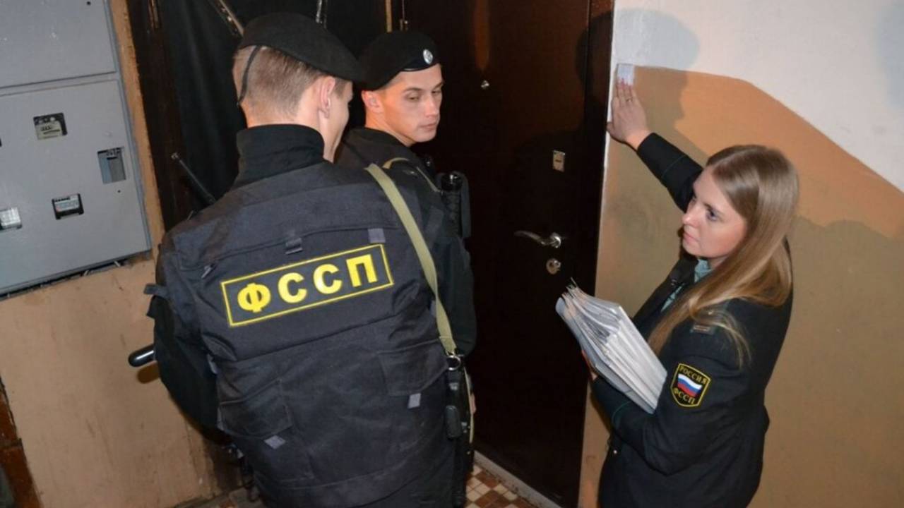 Если банк забрал ипотечную квартиру, то требовать еще каких-то денег он не имеет права?