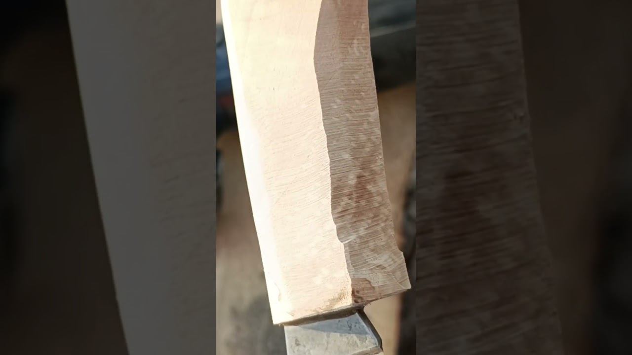 Потихоньку обтёсываю будущую рукоять. смотреть онлайн