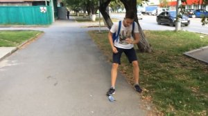 парень Аркадий сел на бутылку