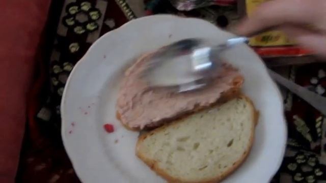 Спор_съем бутерброд из зубнойпастой, и перец чили смотреть онлайн