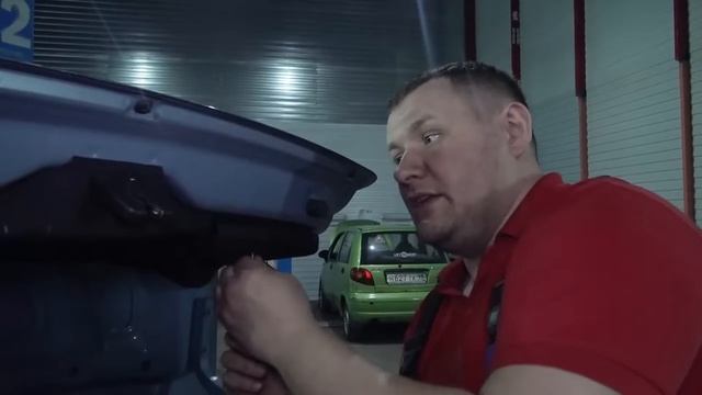 Знал про _заначку_ в твоем Киа Рио_ Заодно заменим лампу в фонаре.(1) смотреть онлайн