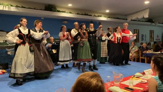 Folklorama 2022 - Scandinavian Pavilion - Scandia Fun Folk Dancers - Karjalan Katrilli смотреть онлайн