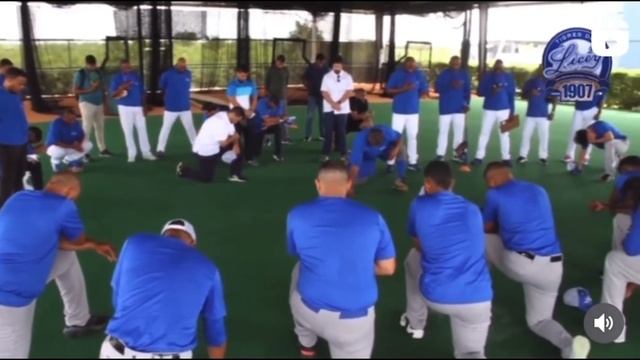 El Gerente General de los Tigre del Licey habla del primer día de entrenamientos de los azules смотреть онлайн