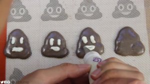 Brownie Poop Macaron (By BlanchTurnip)