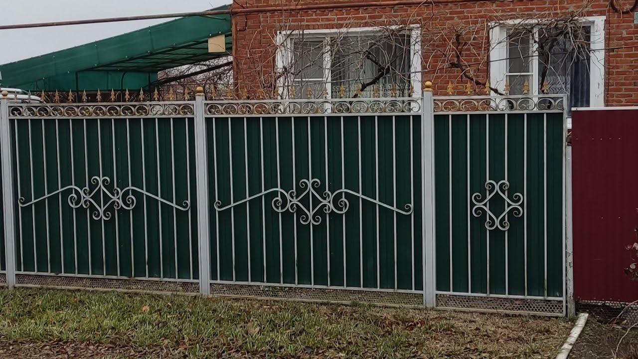 Кирпичный дом на юге, рядом море. смотреть онлайн