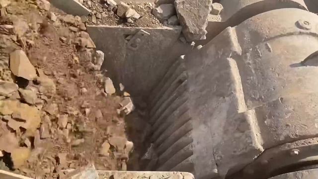 Строительство, дробление щебёнки
