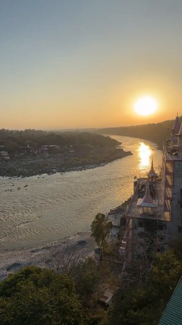 Прилетели в Ришикеш смотреть онлайн