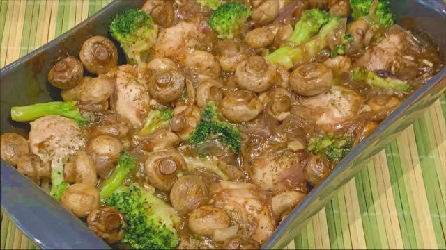 Курица с грибами и брокколи