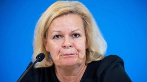 Журналиста ждет лишение свободы за мем про главу МВД Германии