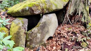 Видео 95 (часть 2) - Дольмен с барельефом "КОНЦЕНТРИЧЕСКИЕ КРУГИ" (Солохаул)