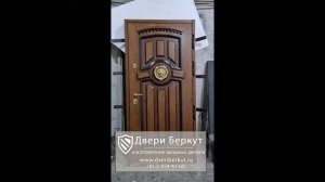 Входная дверь в загородный дом со стукалкой "Лев"