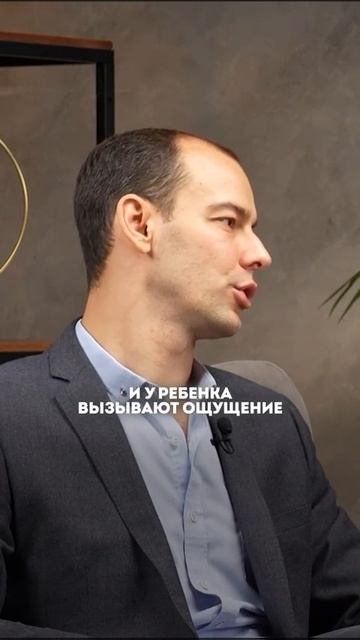 Ребёнок тянет всё в рот. Это нормально?