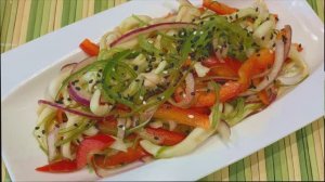 Салат с кальмаром, болгарским перцем и морской капустой