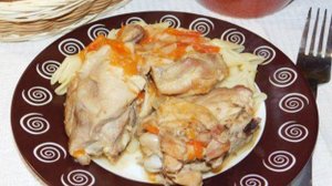 Курица, тушеная с овощами