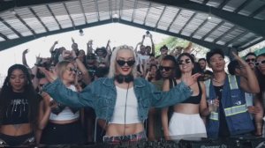 ЭТМ - Тек-Хаус - Хаус. Короткое выступление Диджея Электронной Танцевальной Музыки в Майами. EDM.