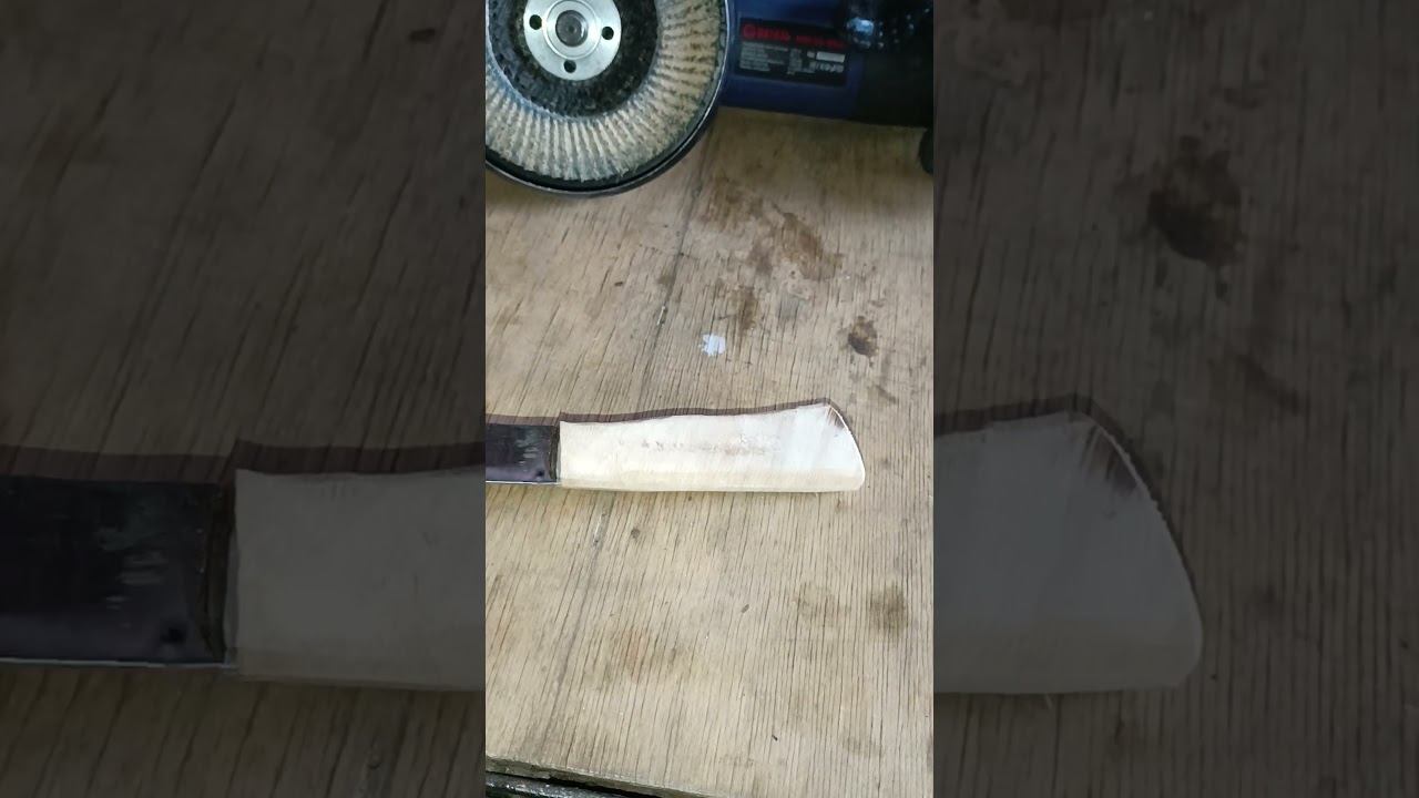 Придал черновую форму рукояти ножа. смотреть онлайн