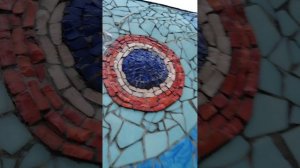 Мозайка из обломков. Красивый фасад